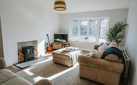 Tideaway - Cosy Seaside Village Bungalow Near Beach
