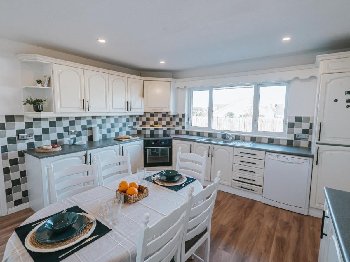 Tideaway - Cosy Seaside Village Bungalow Near Beach Castlerock Exterior photo
